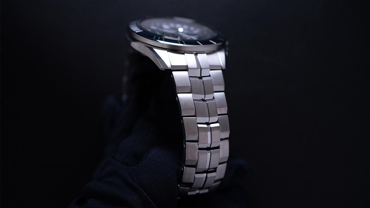 CASIO OCW-S7000SG-1AJR：ケース側面とバンド