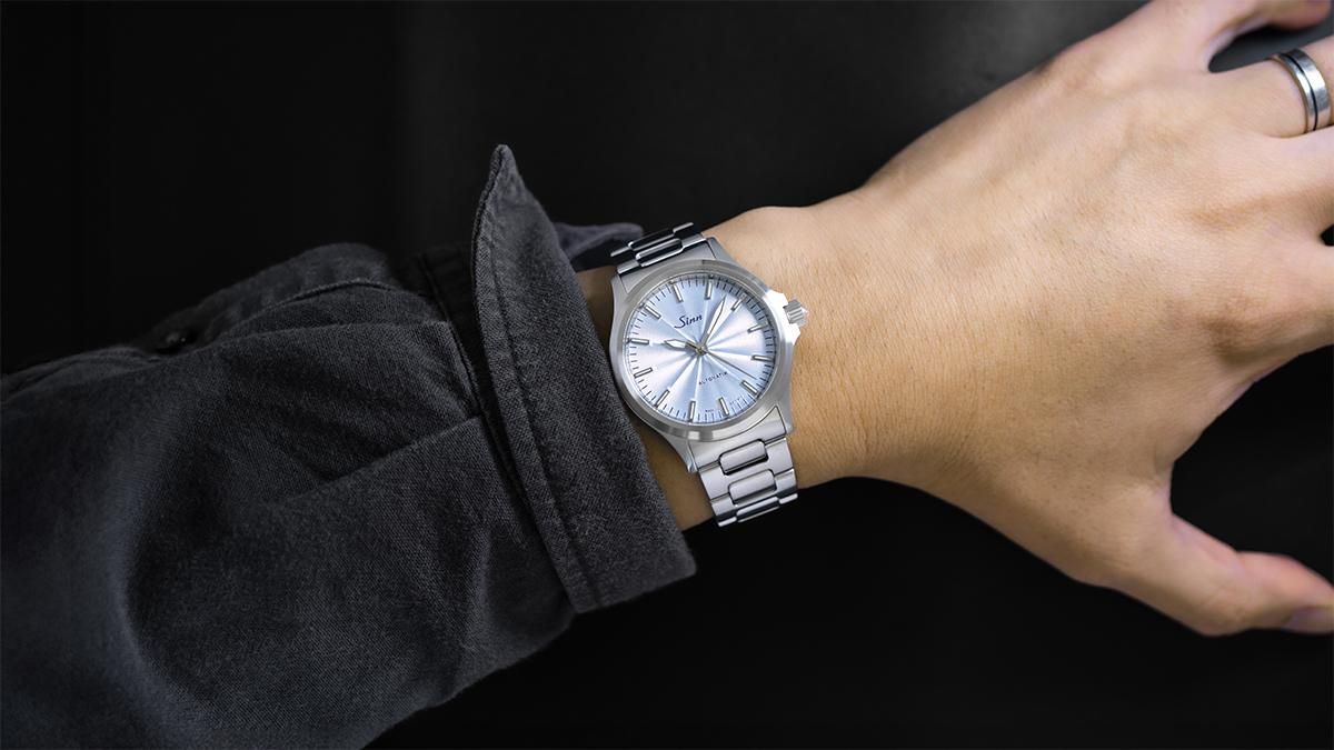 556 Ice Blueのリストショット