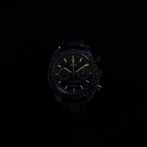 304.93.44.52.03.001 OMEGA オメガ スピードマスター ムーンフェイズ ブルーサイド オブ ザ ムーン 44.25MM