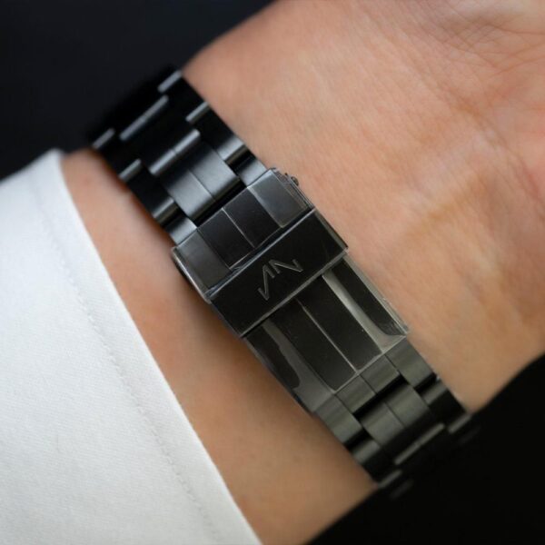 N1100.22B02.B01 NORQAIN ノルケイン アドベンチャー ネベレスト GMT グレーシャー 41mm