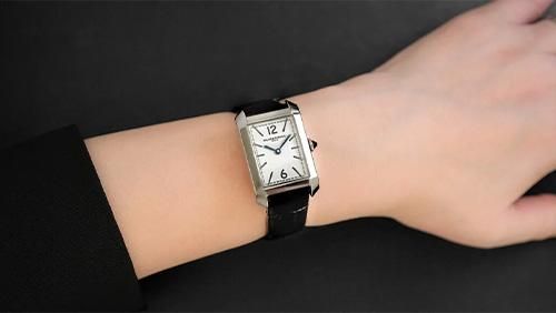 本場スイスの気品を手元に宿す｜ボーム&メルシエ『ハンプトン10795』で彩る最上級の日常