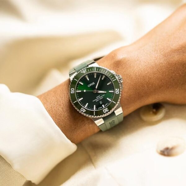 01 733 7789 4157-07 4 23 37FC ORIS オリス アクイスデイト