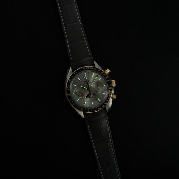 304.23.44.52.06.001 OMEGA オメガ スピードマスター ムーンフェイズ 44.25MM