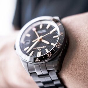 N1100.22B02.B01 NORQAIN ノルケイン アドベンチャー ネベレスト GMT グレーシャー 41mm