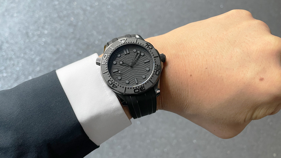 【オメガ シーマスター ダイバー300M ブラックブラック】セラミック使用の真っ黒なダイバー300Mが登場