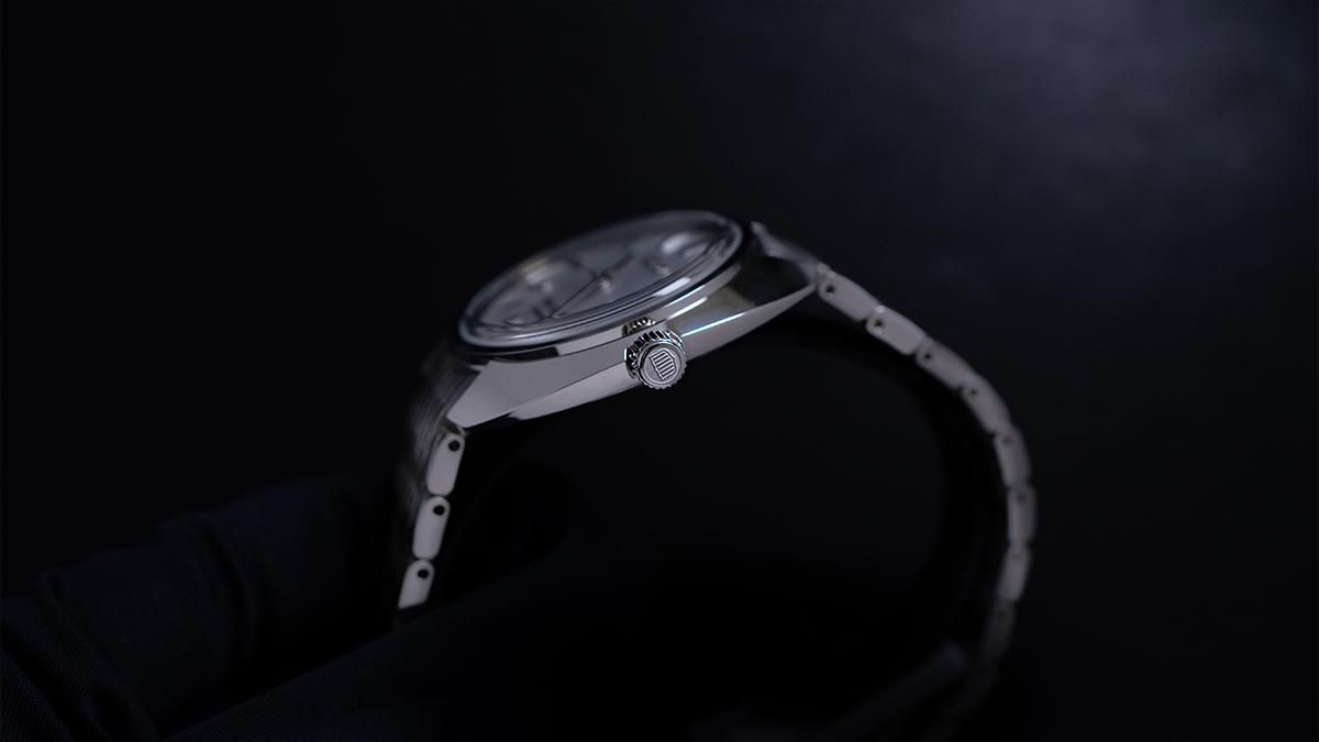 SDKA017のリューズを拡大した画像