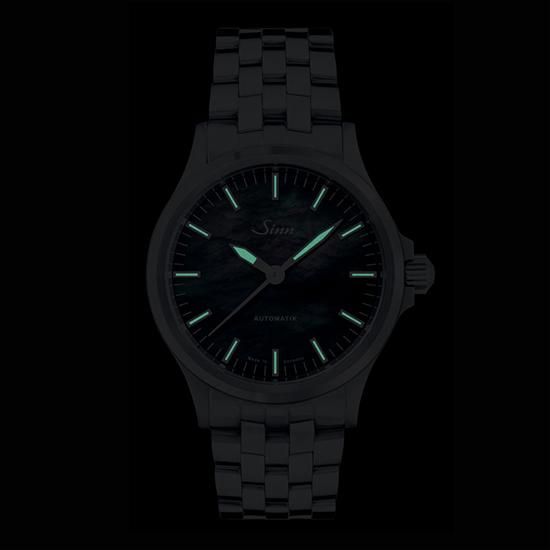 556.I.Perlmutt.S SINN ジン インストゥルメントウォッチ 型押しカウレザー仕様