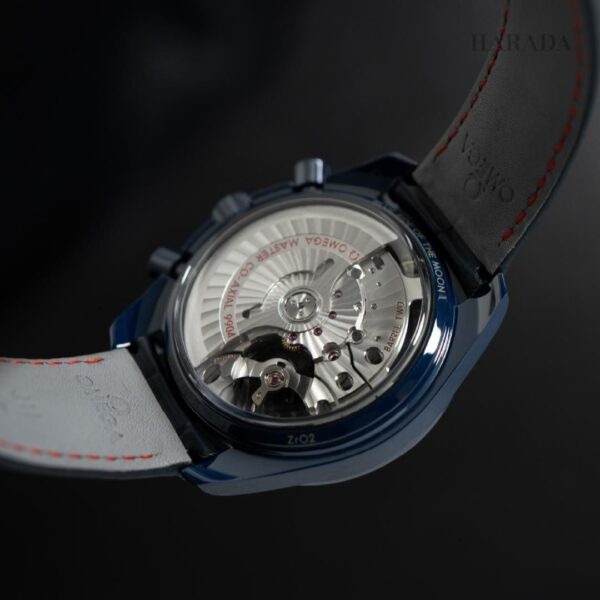 304.93.44.52.03.001 OMEGA オメガ スピードマスター ムーンフェイズ ブルーサイド オブ ザ ムーン 44.25MM