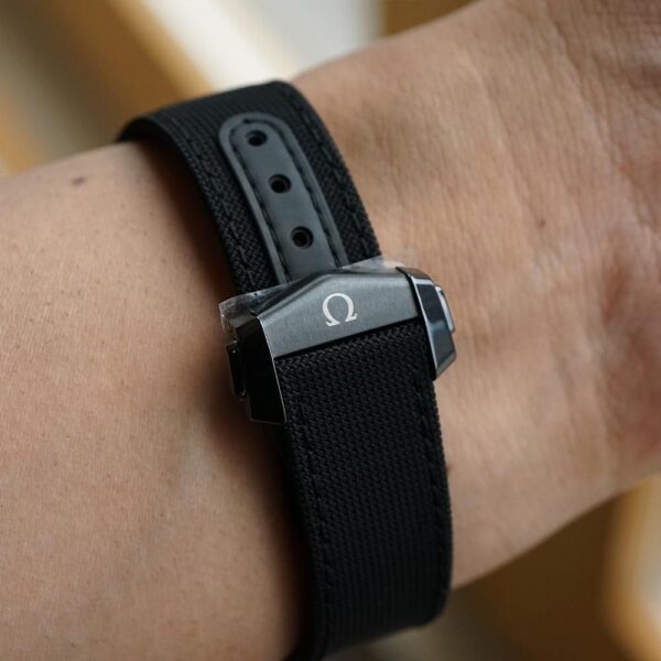 311.92.44.51.01.005 OMEGA オメガ スピードマスター ダークサイド オブ ザ ムーン ブラックブラック 44.25MM