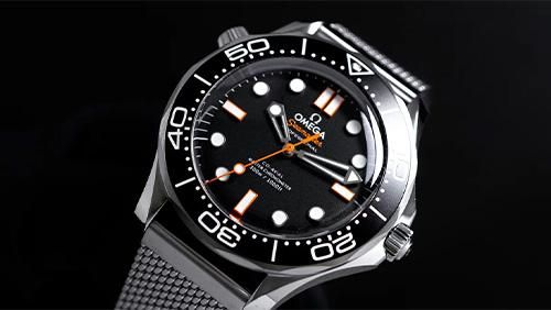 オメガ シーマスター｜ボンド デザインのダイバー300Mに、ブラック×オレンジの新作「210.30.42.20.01.018」が登場！