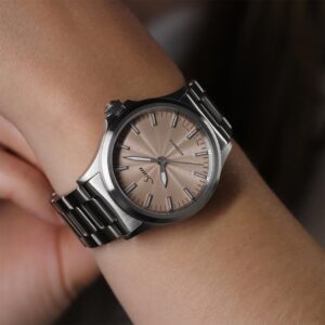【世界限定300本】556 Sand Sinn ジン パイロットウォッチ ファインアジャスト付きブレスレット仕様