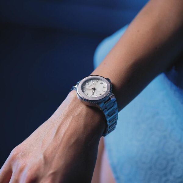 01 733 7792 4151-07 8 19 05P ORIS オリス アクイスデイト