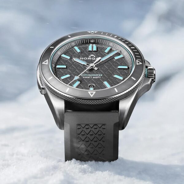 N1300.08S01.G01 NORQAIN ノルケイン アドベンチャー 40mm ブレスレット仕様