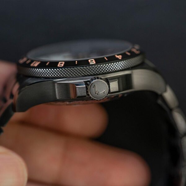 N1100.22B02.B01 NORQAIN ノルケイン アドベンチャー ネベレスト GMT グレーシャー 41mm