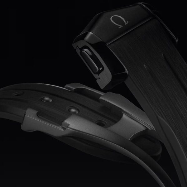 310.92.44.51.01.005 OMEGA オメガ スピードマスター ダーク サイド オブ ザ ムーン 44.25MM