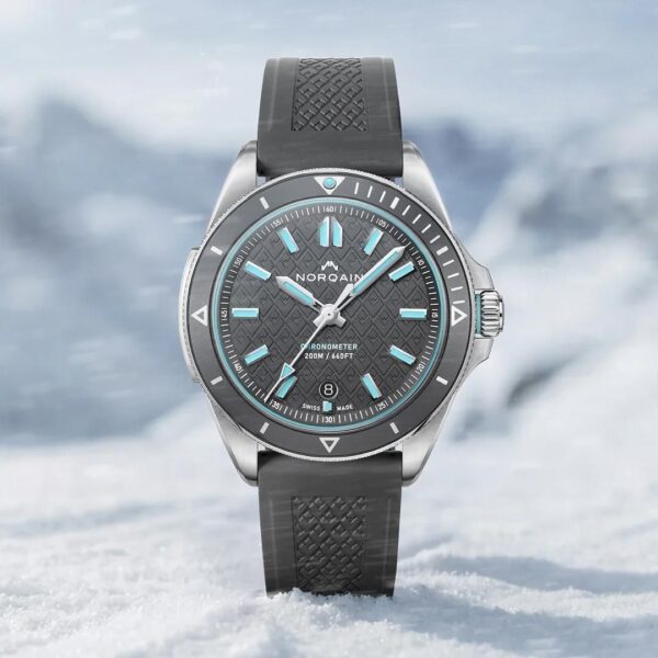 N1300.08S01.G01 NORQAIN ノルケイン アドベンチャー 40mm ブレスレット仕様